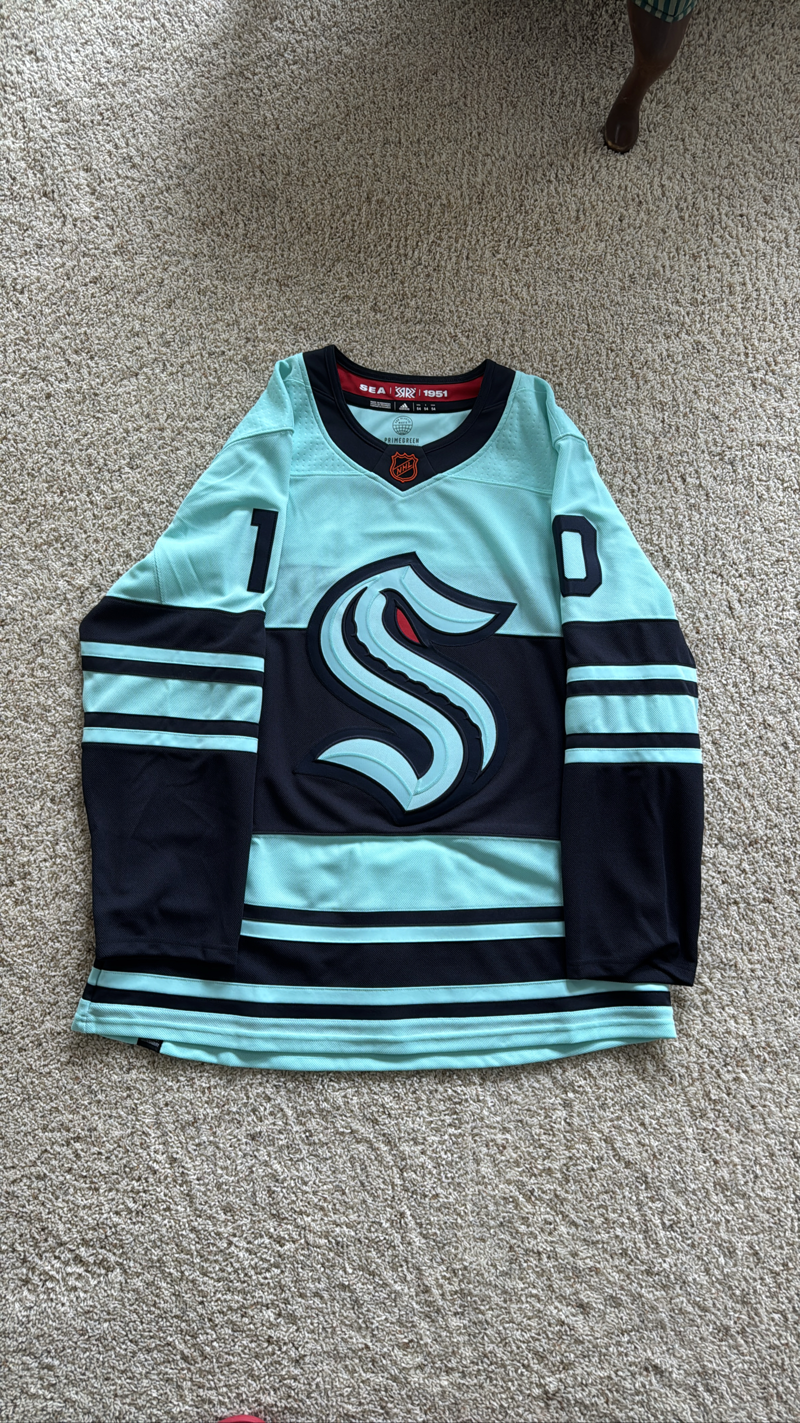 Seattle Kraken Matty Beniers Adidas Authentic NHL Hockey Jersey w
